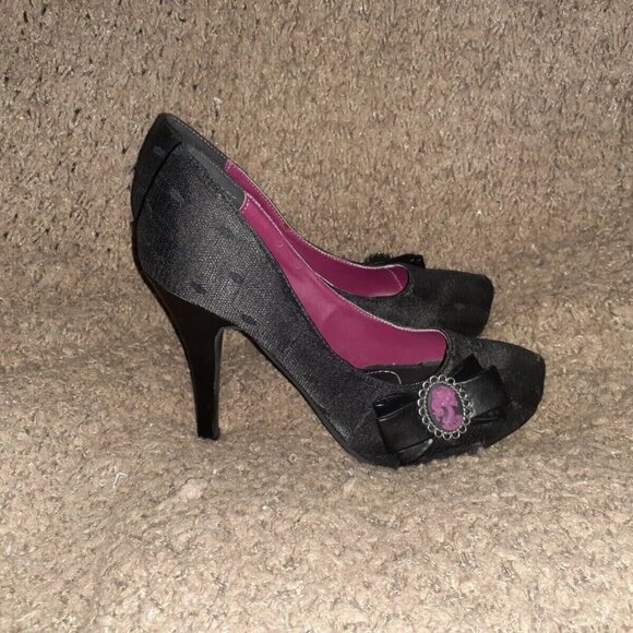 T.U.K. Harlot Heel-Purple Skull Cameo-Black Dot Mesh-Size 8-Near Mint - Picture 5 of 8